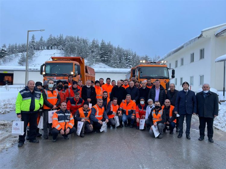 TÜRK-İŞ Genel Başkanı Ergün ATALAY ve Genel Başkanımız Ramazan AĞAR Karla Mücadele Eden Karayolları İşçilerini Ziyaret Etti