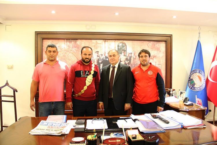 Kırkpınar Baş Pehlivanı Orhan OKULU Genel Başkanımız Ramazan AĞAR’ı Makamında Ziyaret Etti