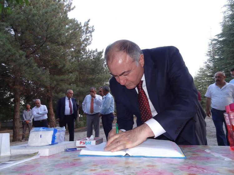 Genel Başkanımız Ramazan AĞAR Şehit Astsb. Ömer HALİSDEMİR’in Ailesi ve Kabrini Ziyaret Etti