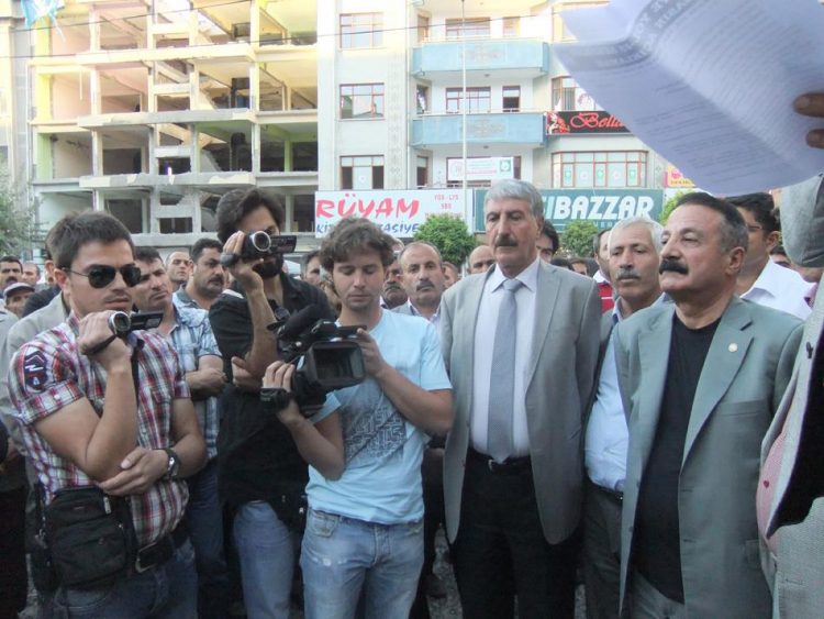 Van 1 No’lu Şube – AKP İl Başkanlığı Önünde Kitlesel Basın Açıklaması