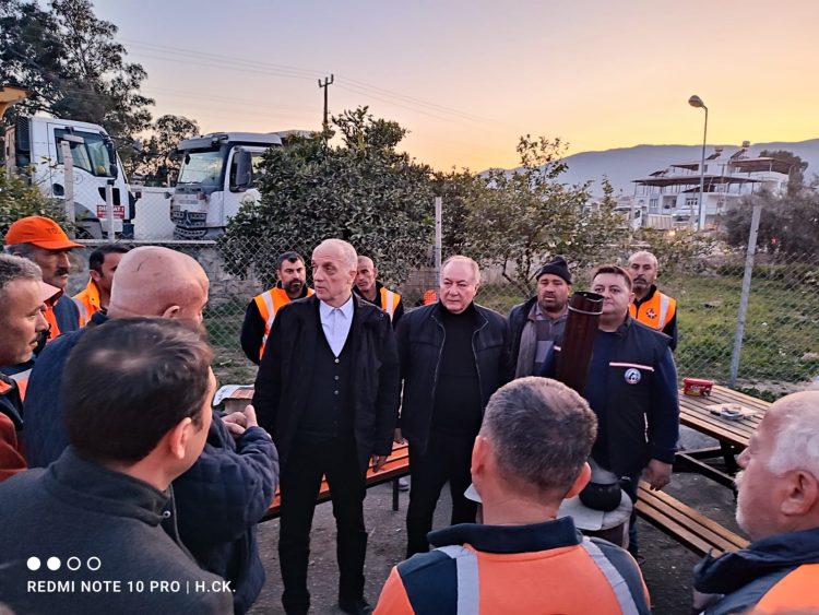 TÜRK-İŞ Genel Başkanımız Ergün ATALAY, TÜRK-İŞ Genel Mali Sekreteri ve Genel Başkanımız Ramazan AĞAR Deprem Bölgesinde Bir Araya Geldi.