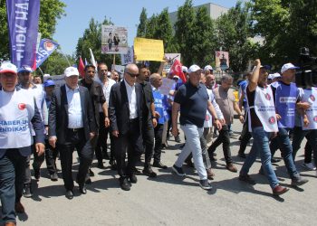 TÜRK-İŞ HAZİNE VE MALİYE BAKANLIĞI ÖNÜNDE BASIN AÇIKLAMASI GERÇEKLEŞTİRDİ