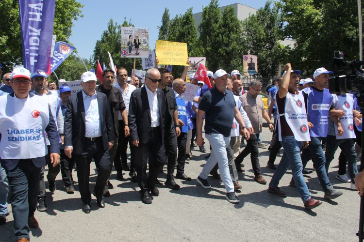 TÜRK-İŞ HAZİNE VE MALİYE BAKANLIĞI ÖNÜNDE BASIN AÇIKLAMASI GERÇEKLEŞTİRDİ