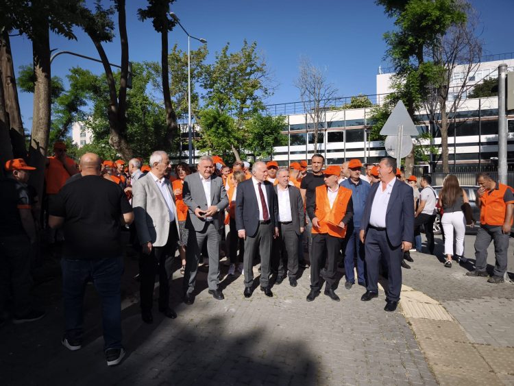 Karayolları Genel Müdürlüğü Önünde Bildiri Okundu