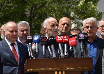 TÜRK-İŞ KAMU KOORDİNASYON KURULU ÜYELERİ ÇALIŞMA VE SOSYAL GÜVENLİK BAKANI PROF. DR. VEDAT IŞIKHAN İLE GÖRÜŞTÜ