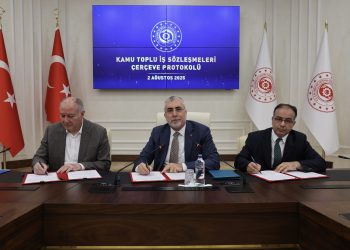KAMU KESİMİ TOPLU İŞ SÖZLEŞMELERİ ÇERÇEVE ANLAŞMA PROTOKOLÜ İMZALANDI